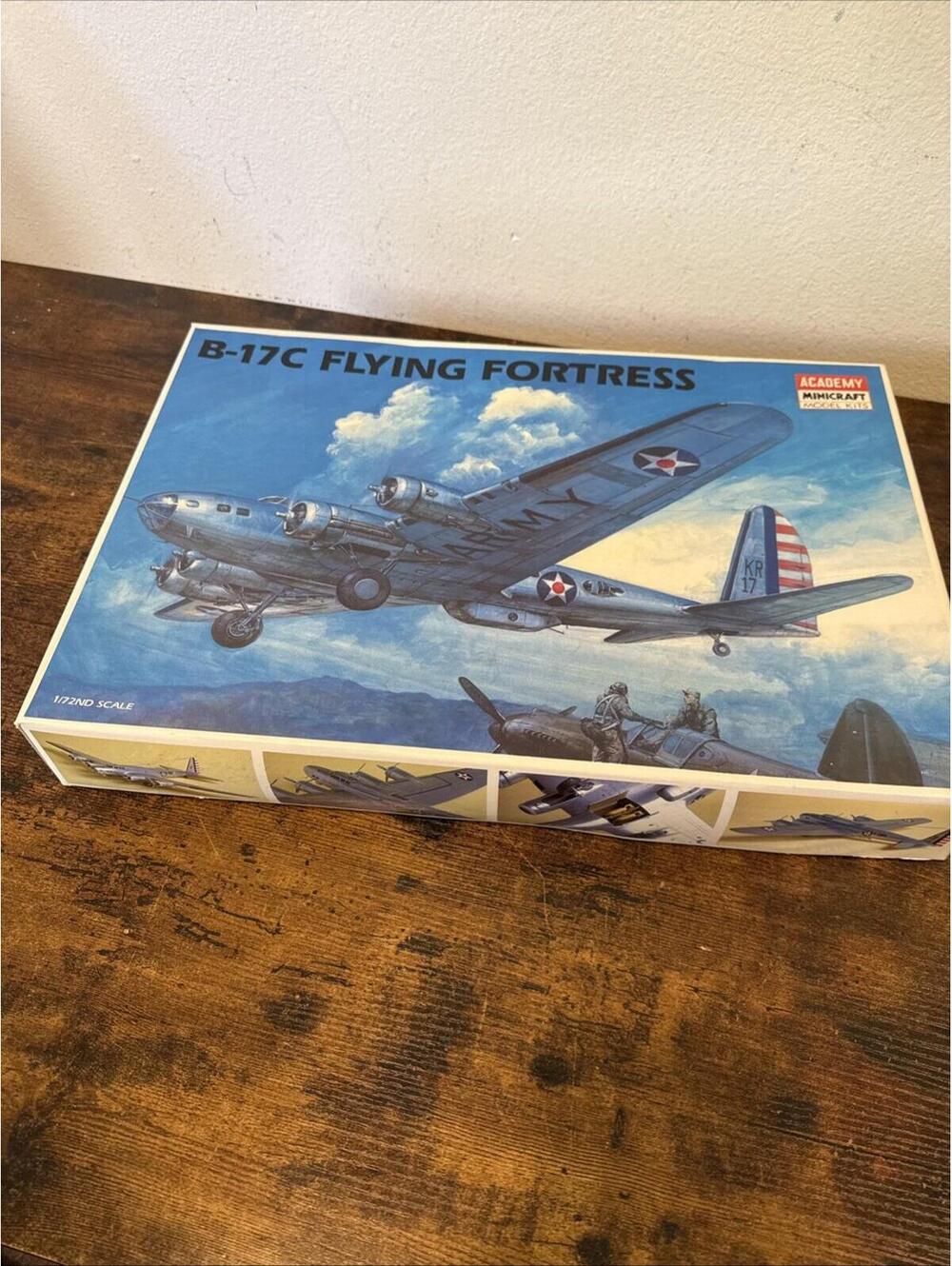 Academy Minicraft B-17C Flying Fortress 1/72 Scale AIRPLANE Model Kit 1666